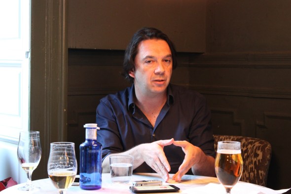 El corresponsal de ABC en China en un momento de La Tertulia Infinita. Foto: Mª Ángeles Martín.